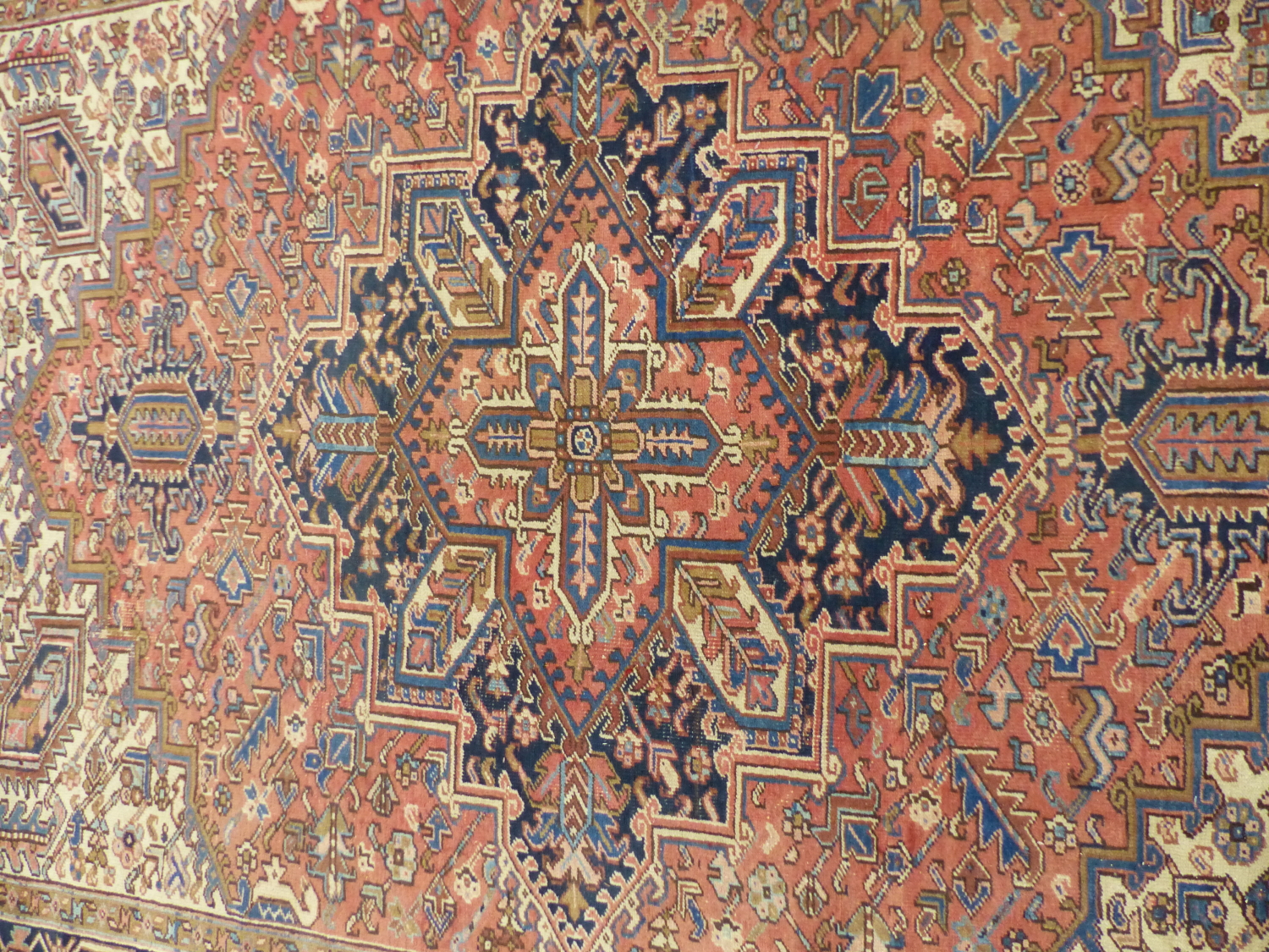 A PERSIAN HERIZ CARPET 338 x 234cms. - Image 10 of 11