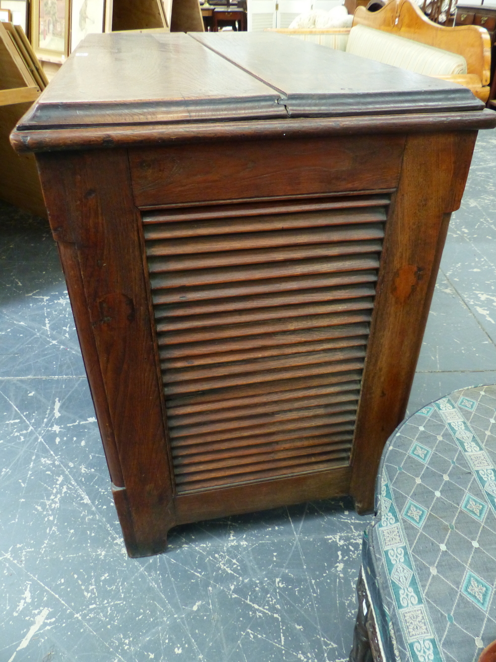 A 19th.C.CONTINENTAL OAK SIDE CABINET WITH LOUVRE PANEL SIDES. W.118 x D.64 x H.911cms. - Image 3 of 8