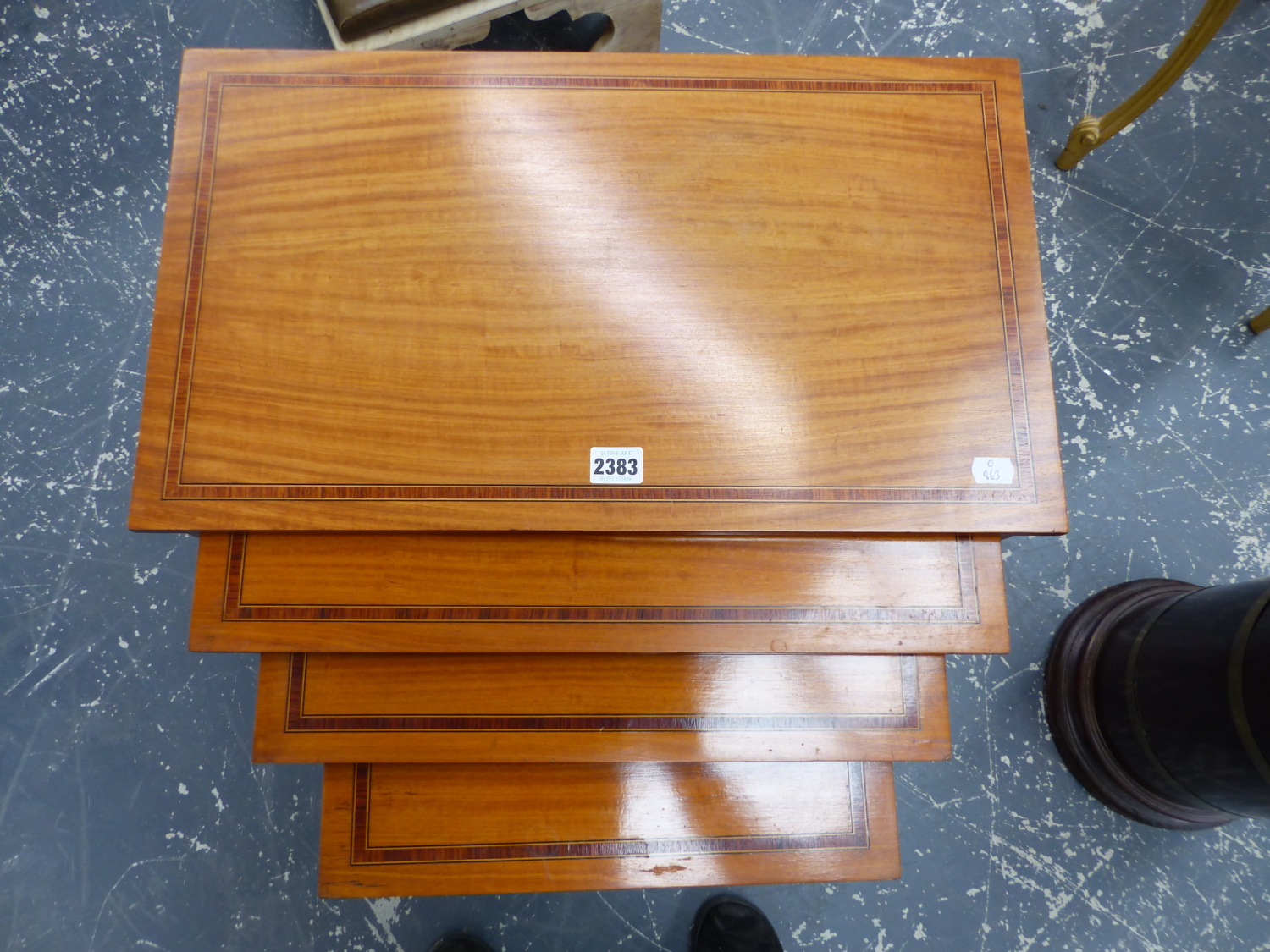 AN EDWARDIAN INLAID SATINWOOD NEST OF FOUR TABLES, TAPERED LEGS. - Image 2 of 9