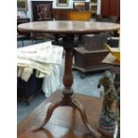 A GEORGIAN MAHOGANY BIRDCAGE TILT TOP TRIPOD TABLE. Dia.73cms x H.73cms.