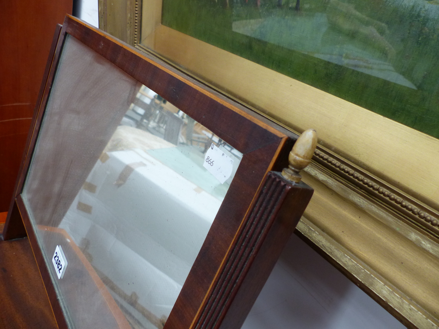 A LATE GEORGIAN INLAID MAHOGANY BOWFRONT DRESSING TABLE MIRROR WITH THREE DRAWERS. W 49.5cms. - Image 4 of 5