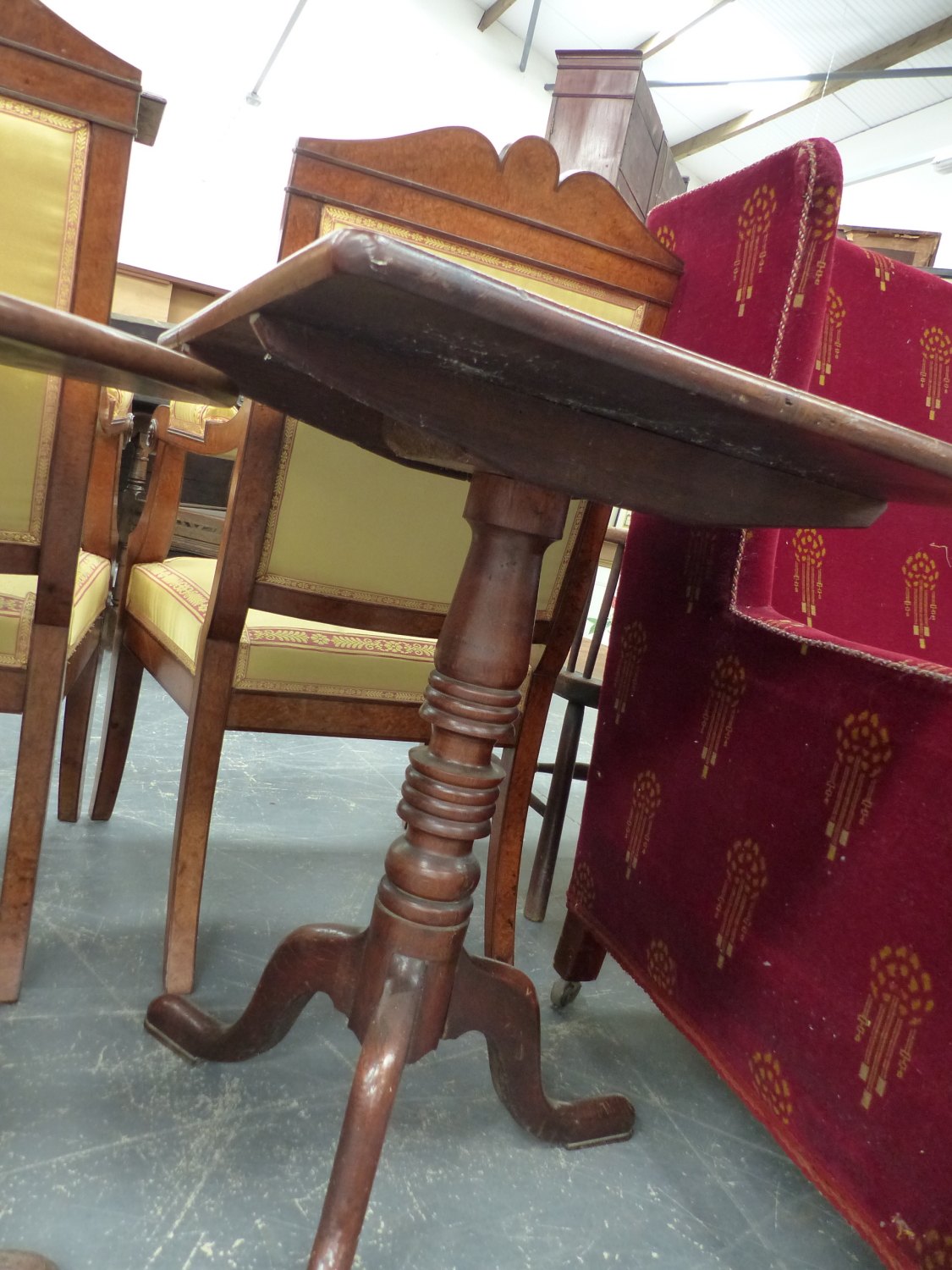 AN EARLY 19th.C.MAHOGANY BIRDCAGE TILT TOP TRIPOD TABLE. Dia.61cms TOGETHER WITH A SIMILAR PERIOD - Image 3 of 9