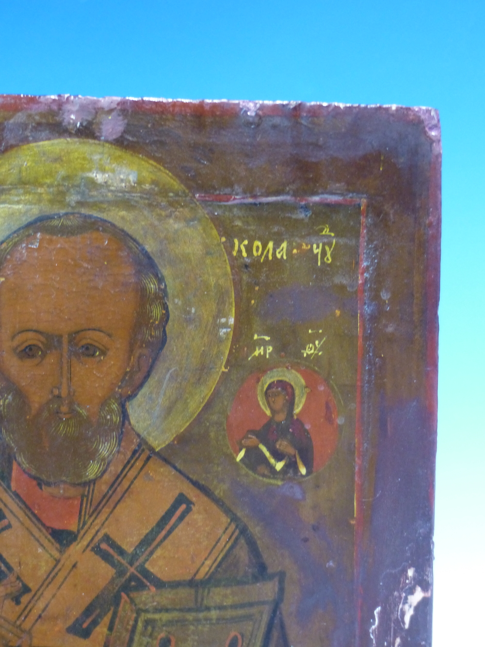 A RUSSIAN ICON PAINTED WITH ST NICHOLAS HOLDING A HOLY BOOK, ROUNDELS OF ST MARY AND JESUS ABOVE HIS - Image 6 of 9