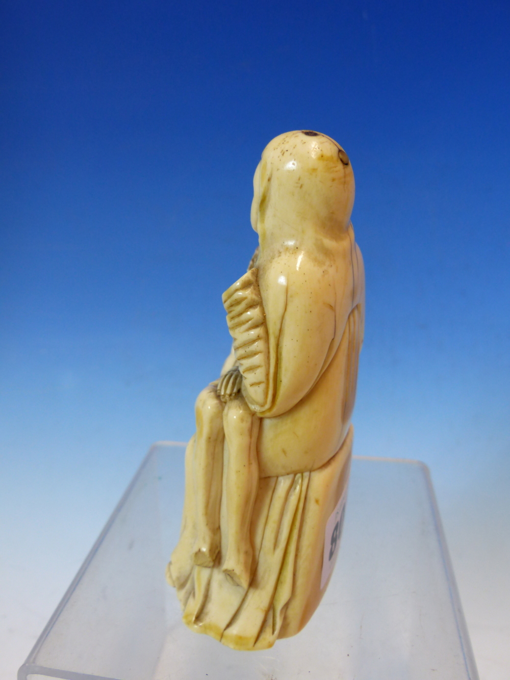 AN 18TH CENTURY CARVED IVORY FIGURE GROUP OF THE VIRGIN HOLDING THE DEAD CHRIST. PROBABLY GERMAN. 12 - Image 11 of 13