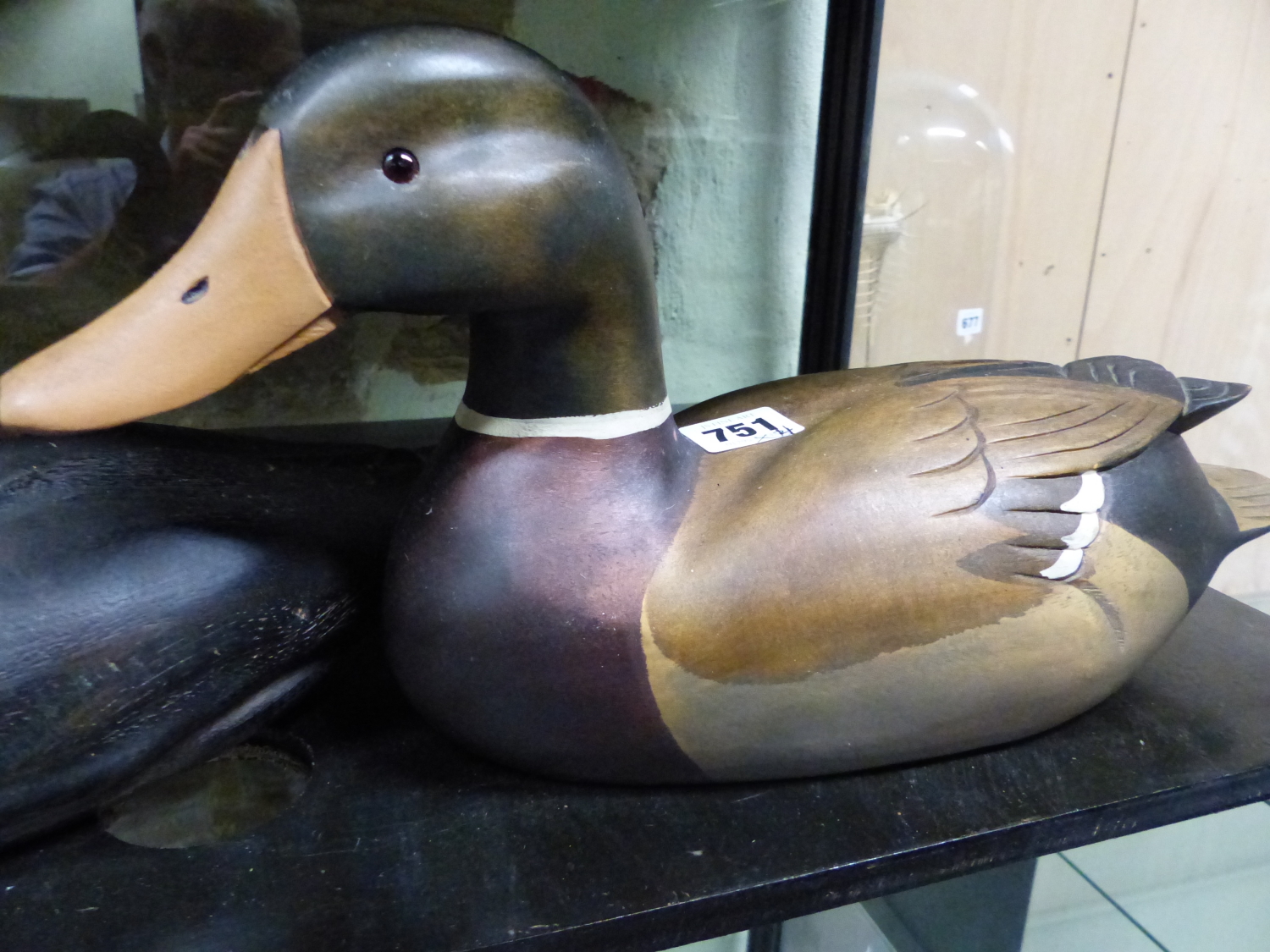 THREE CARVED AND PAINTED DUCK DECOYS, LENGTH OF LARGEST 39cms, TOGETHER WITH A CERAMIC EXAMPLE. - Image 21 of 25
