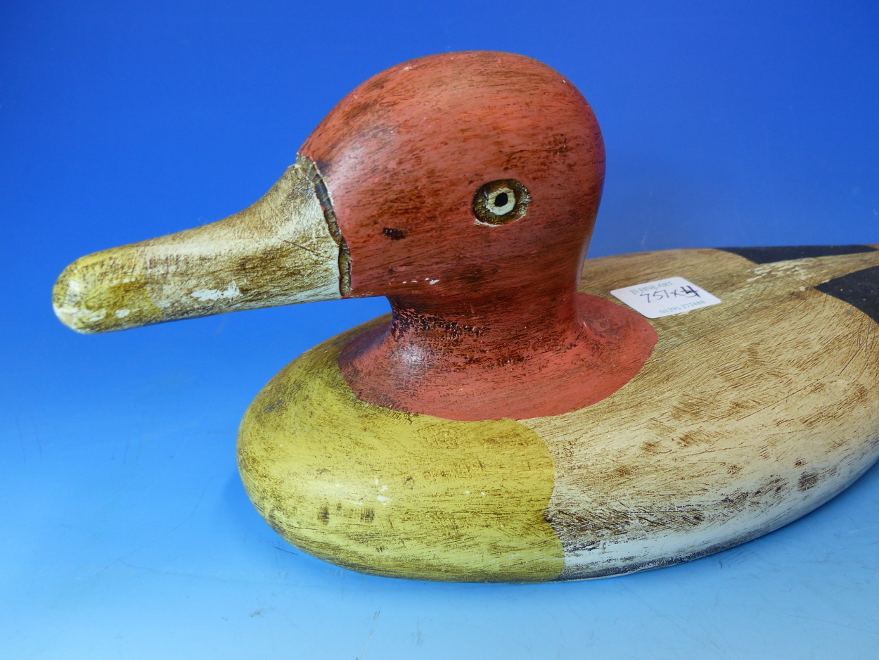 THREE CARVED AND PAINTED DUCK DECOYS, LENGTH OF LARGEST 39cms, TOGETHER WITH A CERAMIC EXAMPLE. - Image 15 of 25