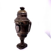 AN INTERESTING 18TH/19TH CENTURY WHITE METAL MINIATURE URN, THE HINGED TOP INSET WITH CUT STONE