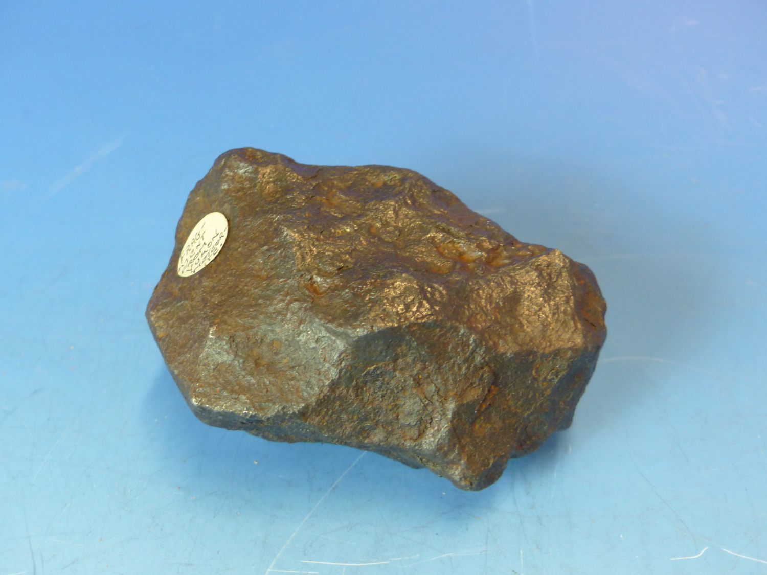 A LARGE HEAVY FRAGMENT METEORITE FROM THE YUKON.9CM LONG - Image 6 of 9
