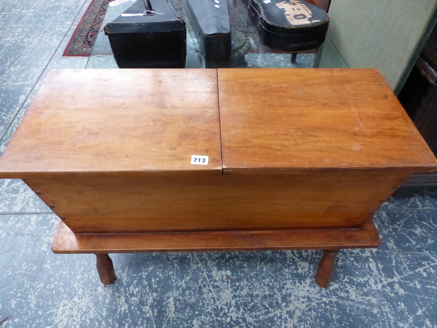 AN AMERICAN MAPLE HINGED TOP WORK BOX ON TURNED LEG STAND. H. 62 x W. 82cms. - Image 2 of 3