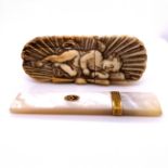 A SMALL 18TH/19TH CENTURY CARVED IVORY TOOTHPICK BOX CARVED WITH SLEEPING CHERUB. TOGETHER WITH A