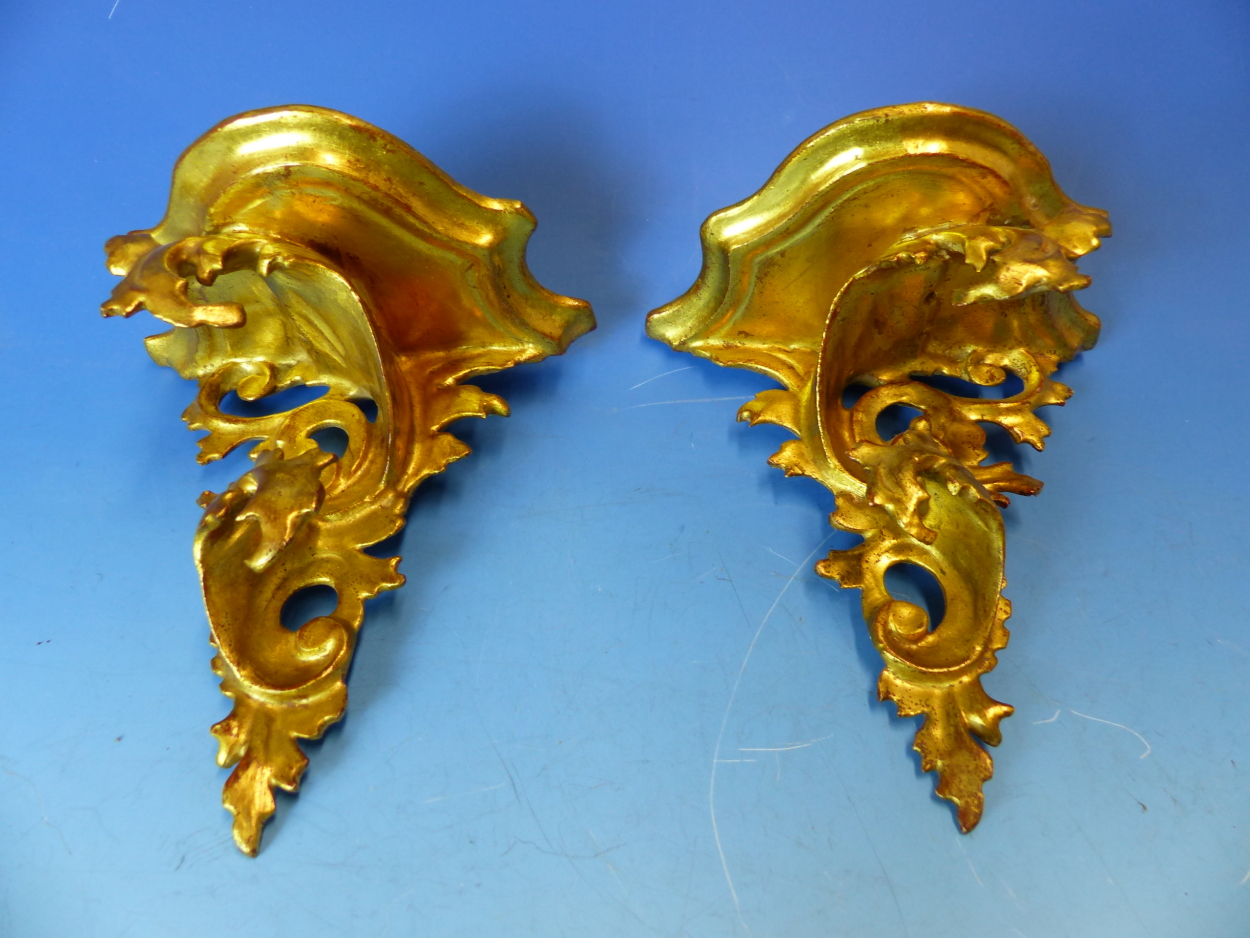 THREE FLORENTINE STYLE SMALL GILT WALL BRACKETS, TOGETHER WITH A TWO LIGHT SCONCE (4). - Image 8 of 11
