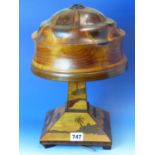A VINTAGE EARLY 20th.C. INLAID SPECIMEN WOOD COLONIAL TABLE LAMP WITH DOME SHADE. LANDSCAPE
