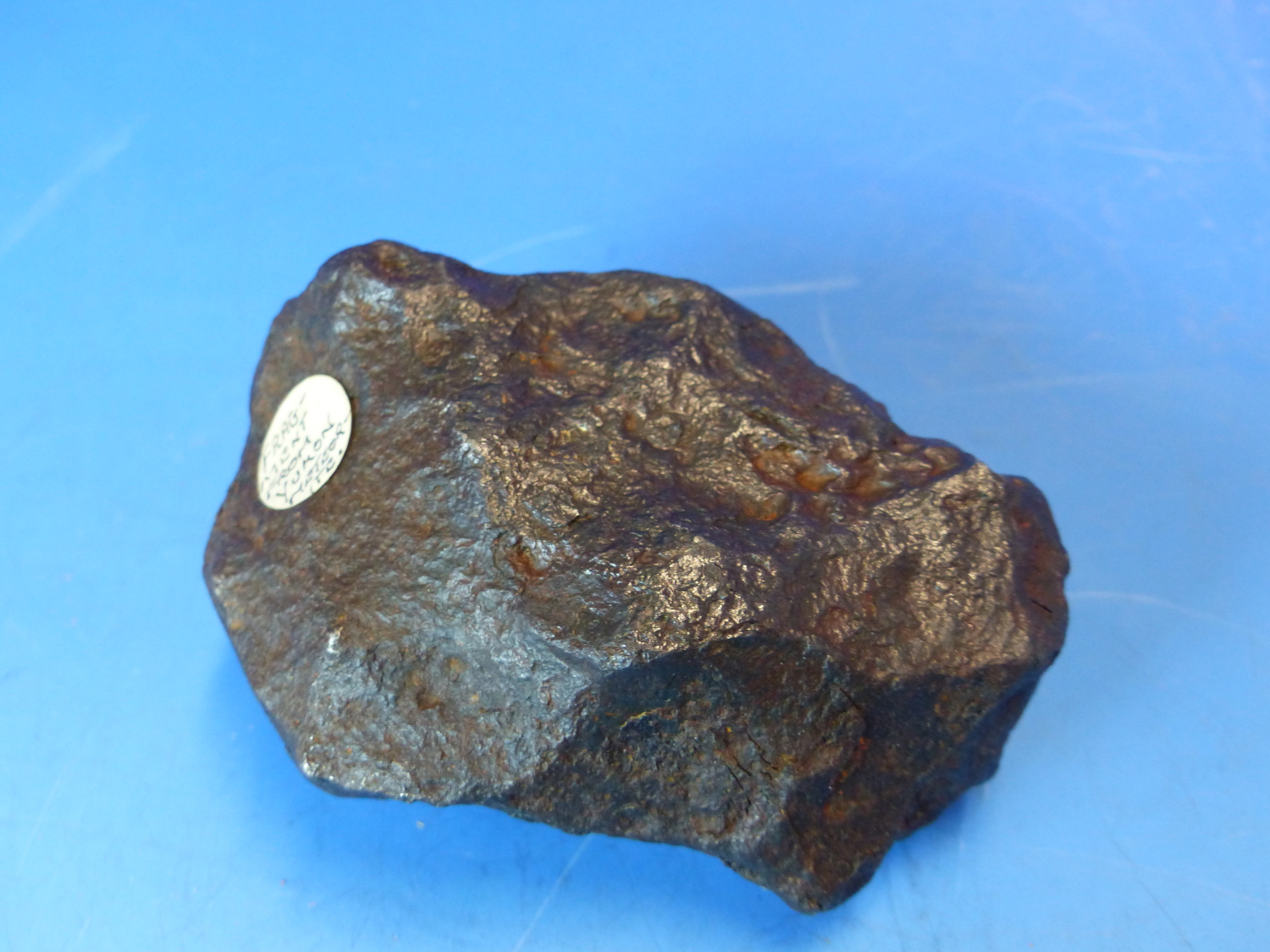 A LARGE HEAVY FRAGMENT METEORITE FROM THE YUKON.9CM LONG - Image 8 of 9