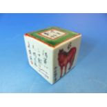 AN ANTIQUE CHINESE SIGNIATURE SEAL DECORATED WITH SCRIPT AND HORSES 5 cm SQUARE.