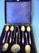 A CASED SET OF SILVER HALLMARKED APOSTLE SPOONS WITH SIFTER AND TONGS.