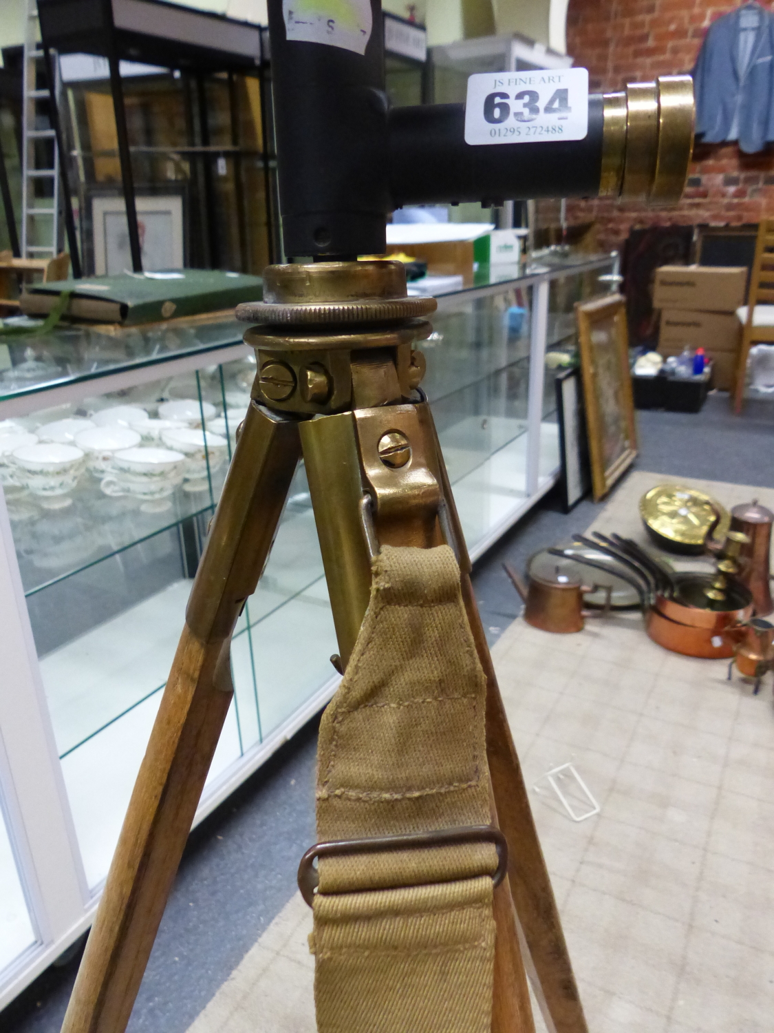 A 1944 SIGHT DIAL No. 9 MK 1 ON TRIPOD WITH CANVAS SHOULDER STRAP. H 125cms. - Image 6 of 11