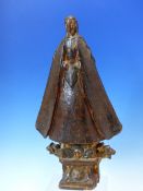 AN EARLY 18TH CENTURY CARVED WOOD AND POLYCHROME DECORATED FIGURE OF A SAINT. 29.5 cm HIGH