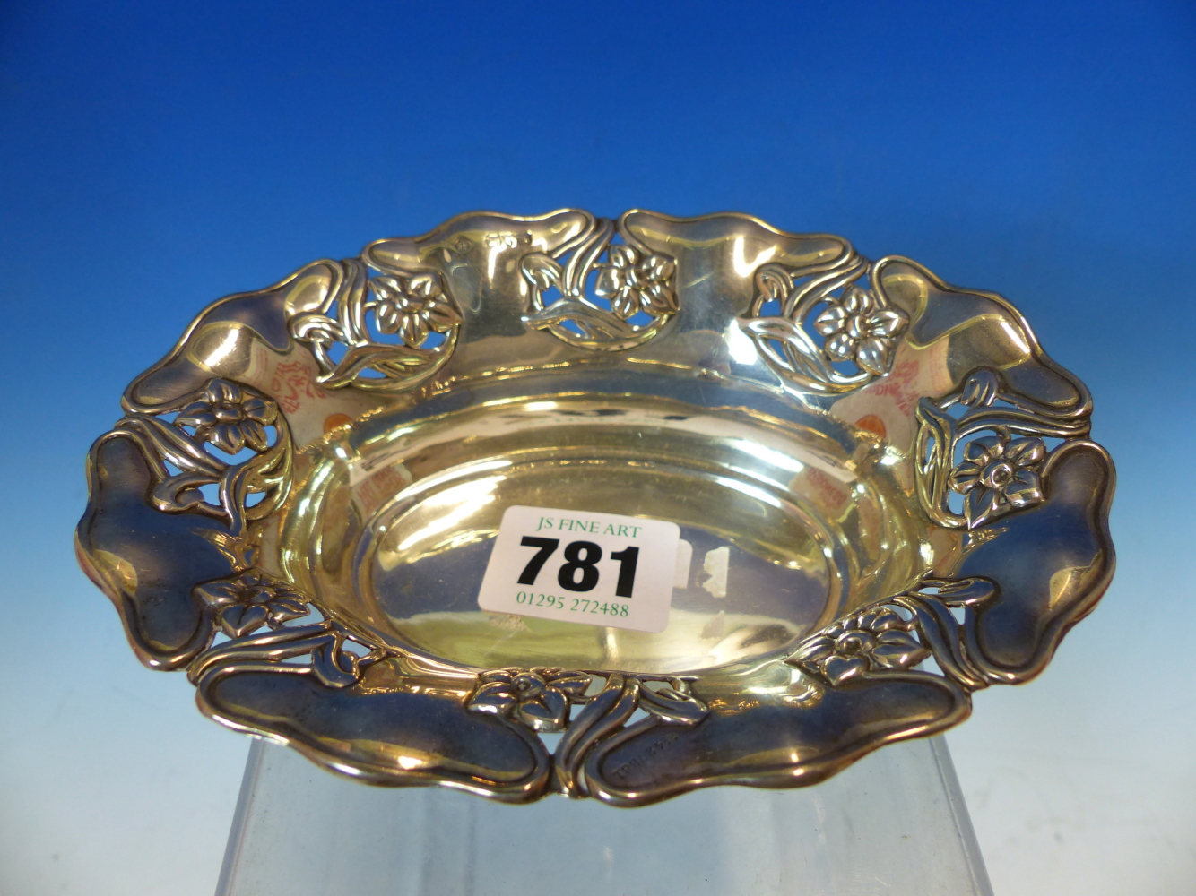 A PAIR OF HALLMARKED SILVER ART NOUVEAU SMALL DISHES.