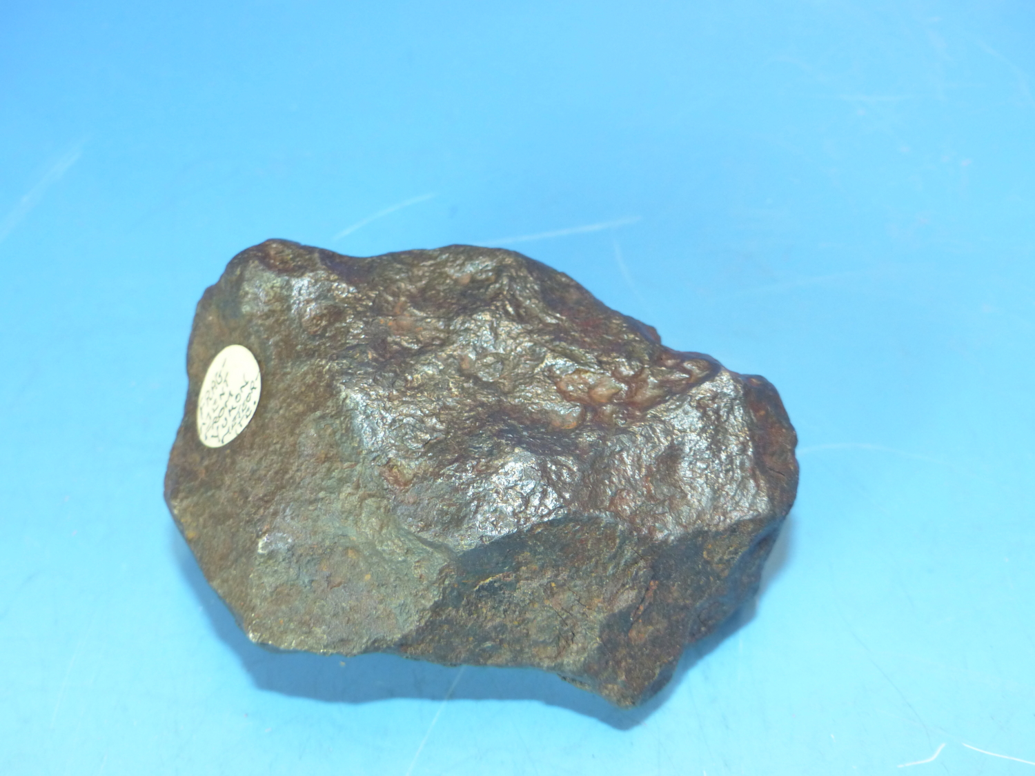 A LARGE HEAVY FRAGMENT METEORITE FROM THE YUKON.9CM LONG - Image 7 of 9