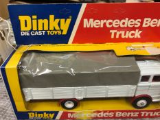 FOUR BOXED DINKY DIE CAST TOY VEHICLES, INCLUDING A MERCEDES BENZ TRUCK, A ROVER 3500, ETC (4).