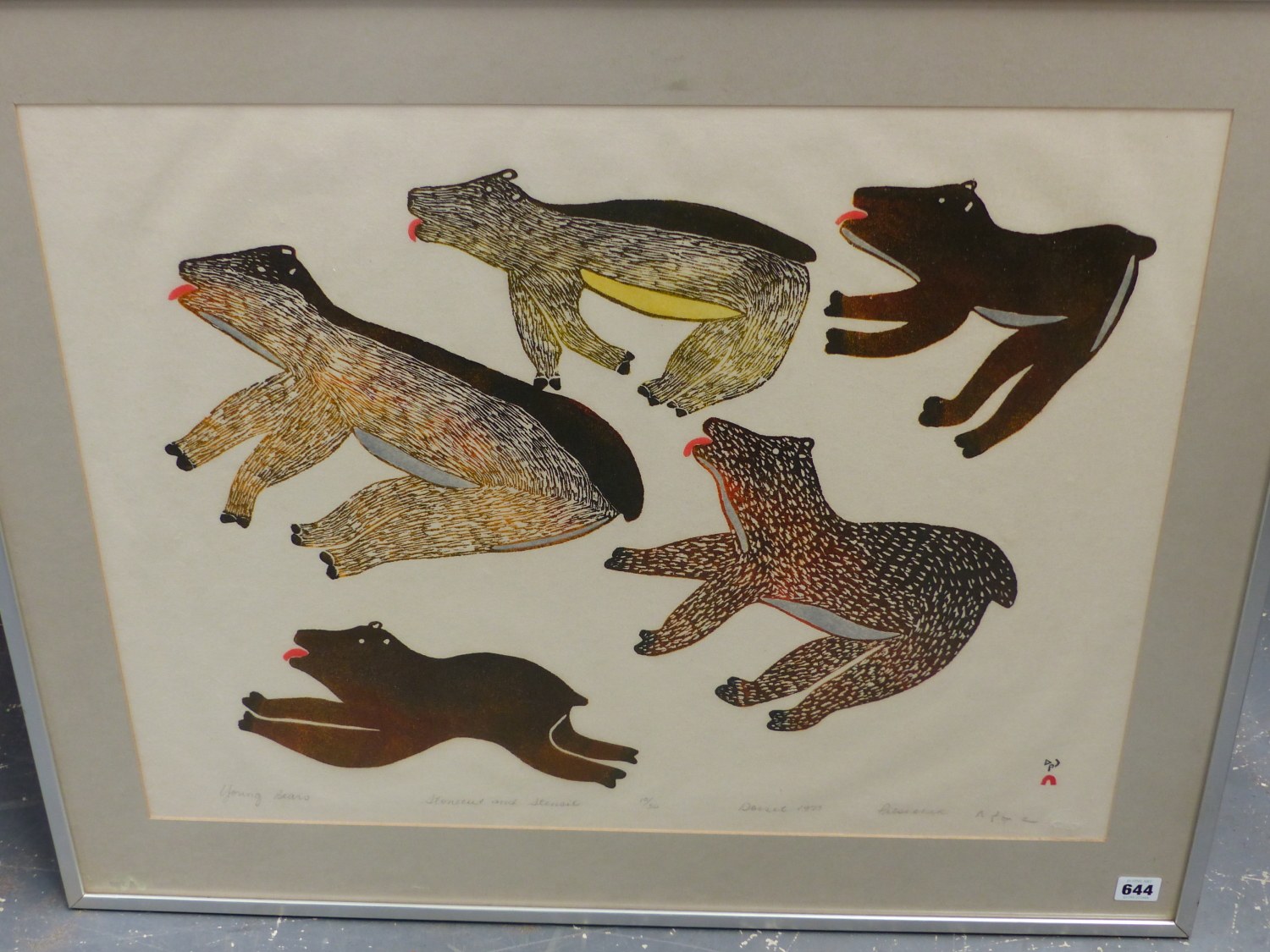 INUIT ART. PITSEOLAK (DORSET, 1927 - ****). YOUNG BEARS. PENCIL SIGNED AND NUMBERED 10/50. 1977. - Image 2 of 7