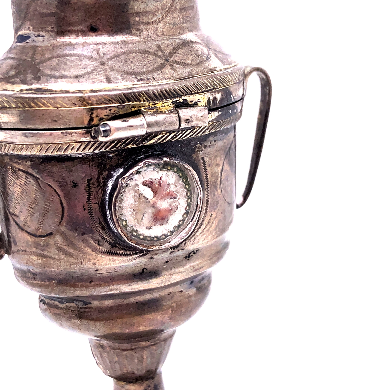 AN INTERESTING 18TH/19TH CENTURY WHITE METAL MINIATURE URN, THE HINGED TOP INSET WITH CUT STONE - Image 4 of 10