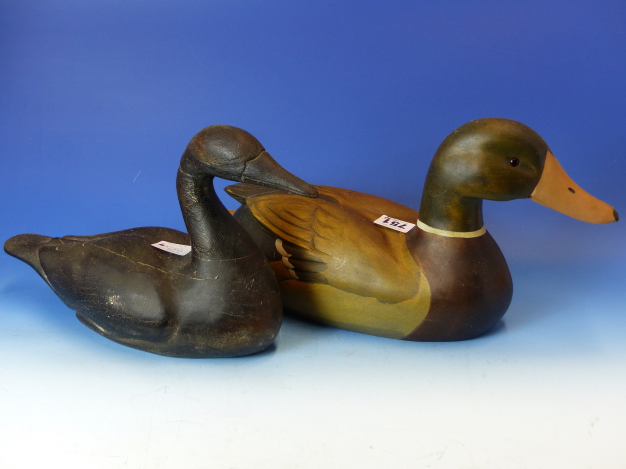THREE CARVED AND PAINTED DUCK DECOYS, LENGTH OF LARGEST 39cms, TOGETHER WITH A CERAMIC EXAMPLE.