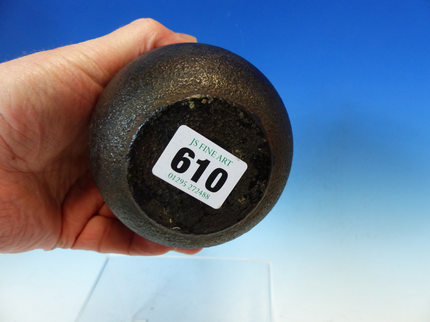 A JAPANESE CAST IRON VASE OF OVOID FORM WITH SCRIPT DECORATION AND SIGNITURE SEAL. 13CM HIGH - Image 4 of 9