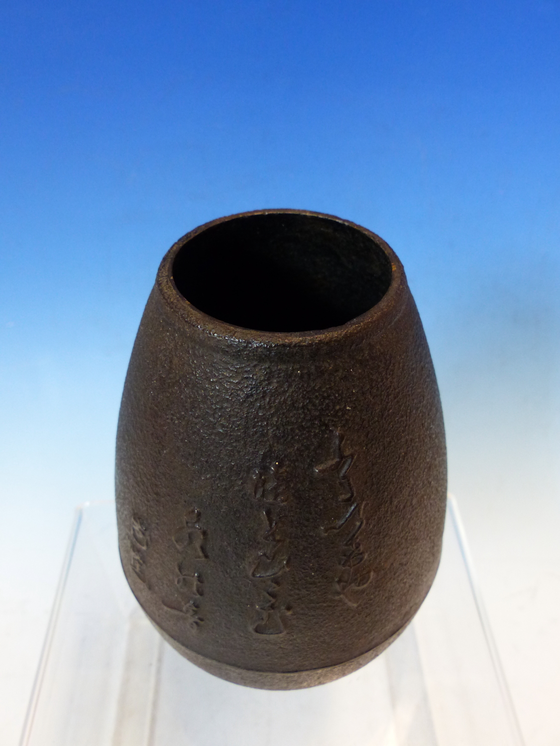 A JAPANESE CAST IRON VASE OF OVOID FORM WITH SCRIPT DECORATION AND SIGNITURE SEAL. 13CM HIGH - Image 2 of 9