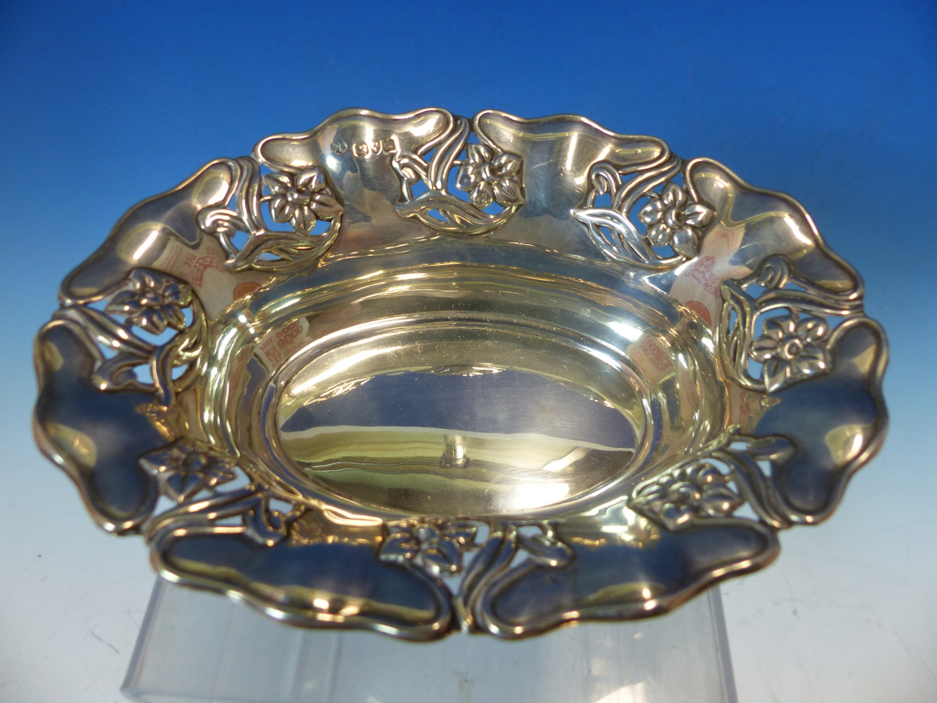 A PAIR OF HALLMARKED SILVER ART NOUVEAU SMALL DISHES. - Image 4 of 6