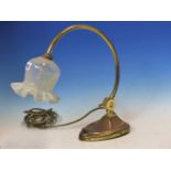 AN ART NOUVEAU BRASS TABLE LAMP WITH OPAQUE GLASS SHADE.