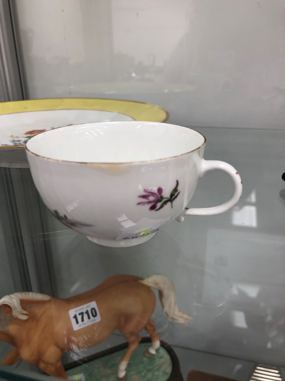 AN 18th C. MEISSEN CUP PAINTED WITH A COUPLE SEATED IN A LANDSCAPE TOGETHER WITH A YELLOW BORDERED - Image 13 of 31