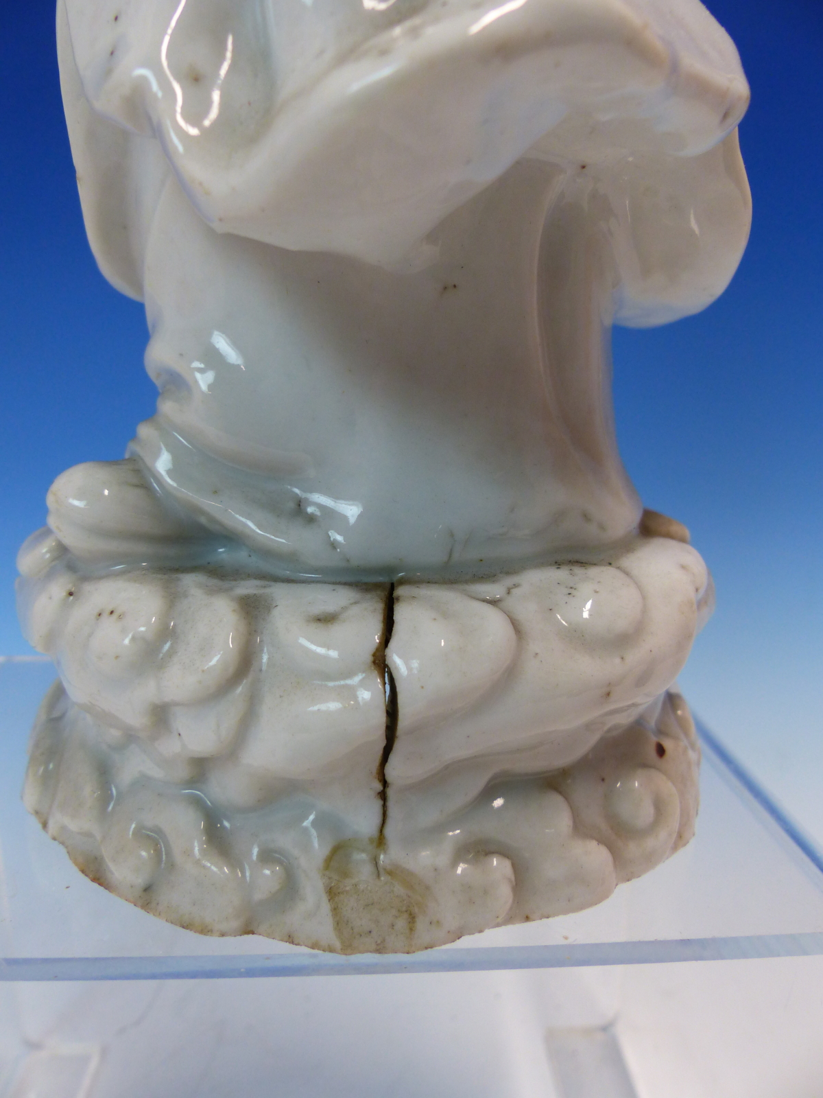 A BLANC DE CHINE FIGURE OF A FIERCE EYED MANDARIN STANDING ON A DOUBLE CLOUD PLINTH, HIS CHIN - Image 15 of 48