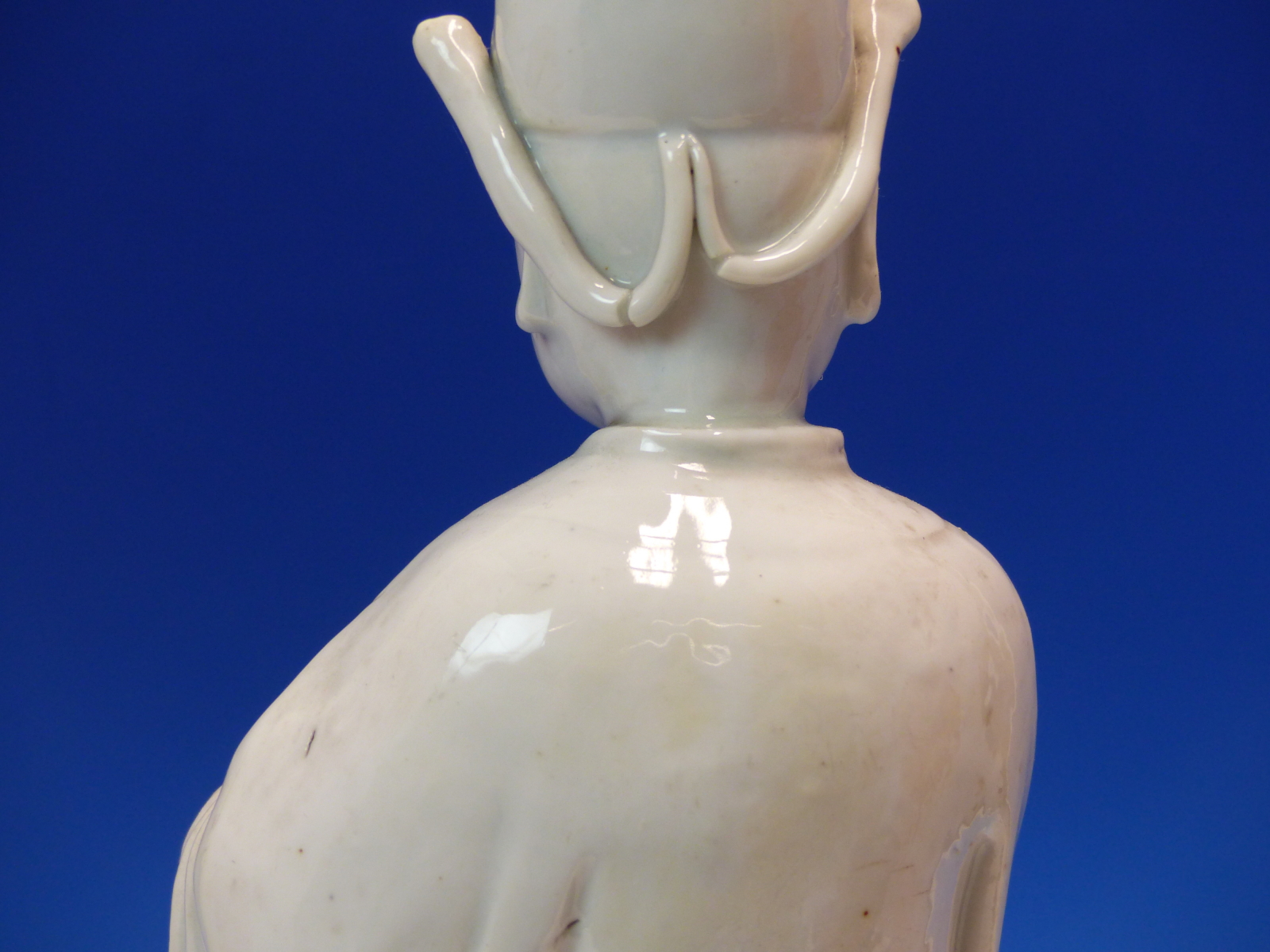 A BLANC DE CHINE FIGURE OF A FIERCE EYED MANDARIN STANDING ON A DOUBLE CLOUD PLINTH, HIS CHIN - Image 11 of 48