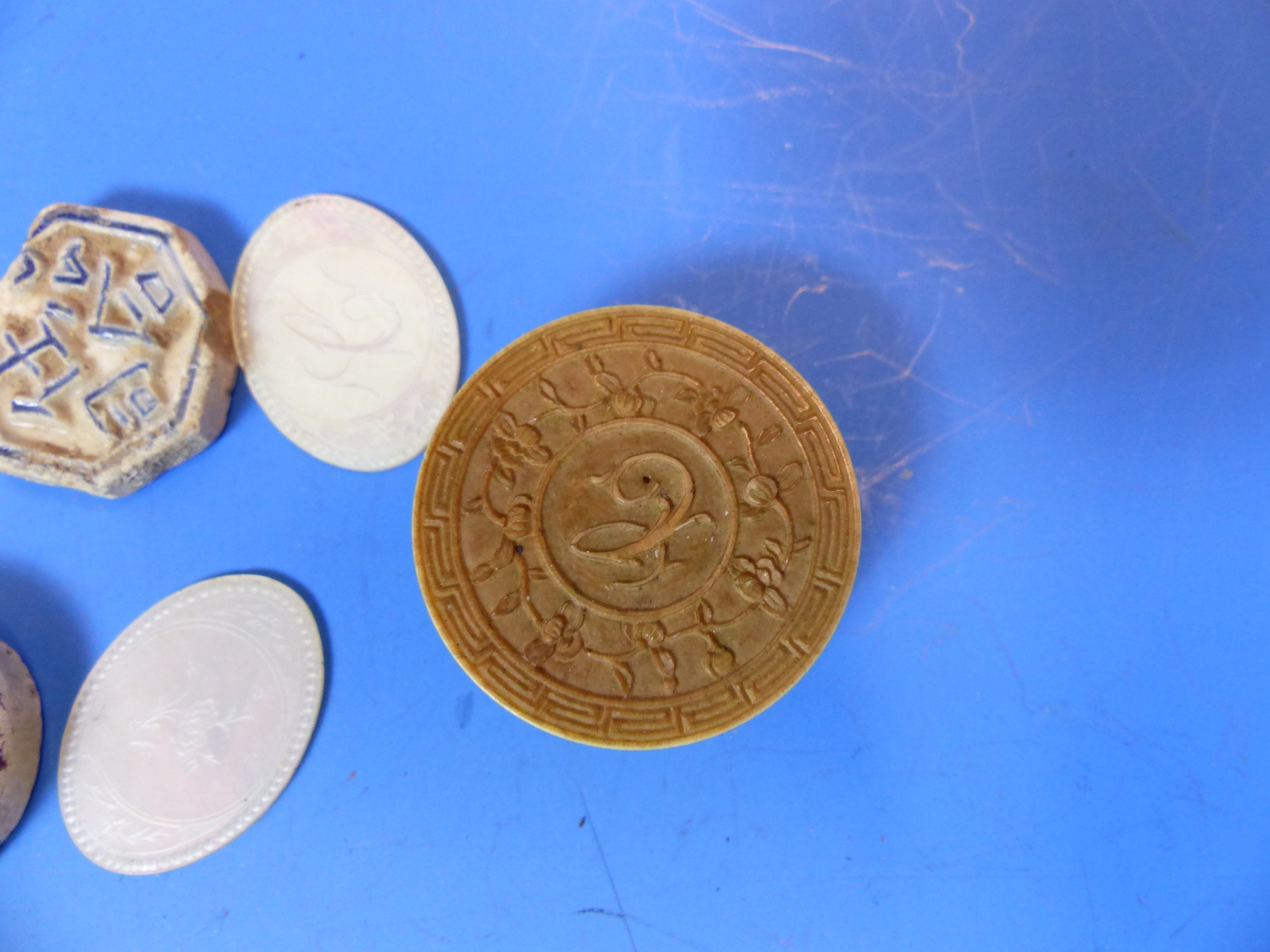 SIX CHINESE PORCELAIN GAMBLING TOKENS TOGETHER WITH MOTHER OF PEARL COUNTERS INITIALLED C, SOME - Image 4 of 10