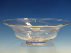 AN 1981 ORREFORS CLEAR GLASS BOWL DESIGNED BY SIMON GATE, THE SHAPED OVAL RIM ROLLED OVER TO FORM