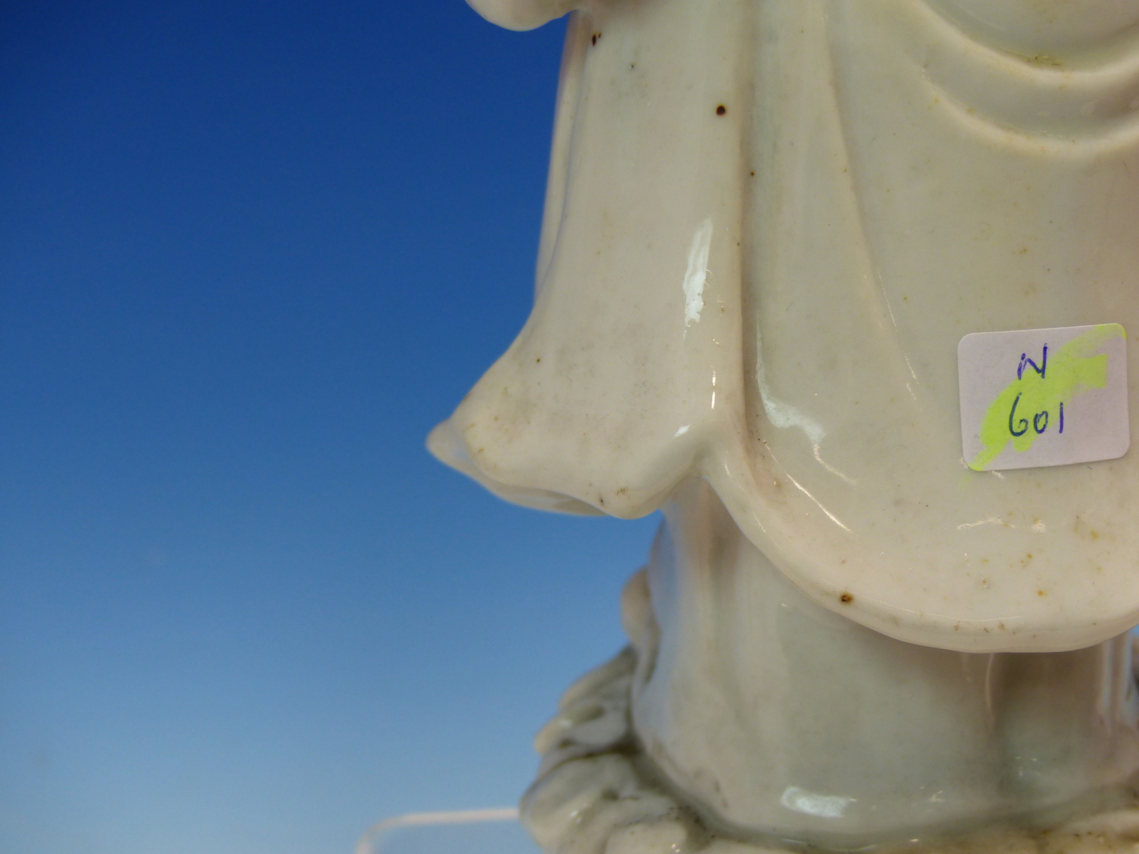 A BLANC DE CHINE FIGURE OF A FIERCE EYED MANDARIN STANDING ON A DOUBLE CLOUD PLINTH, HIS CHIN - Image 13 of 48