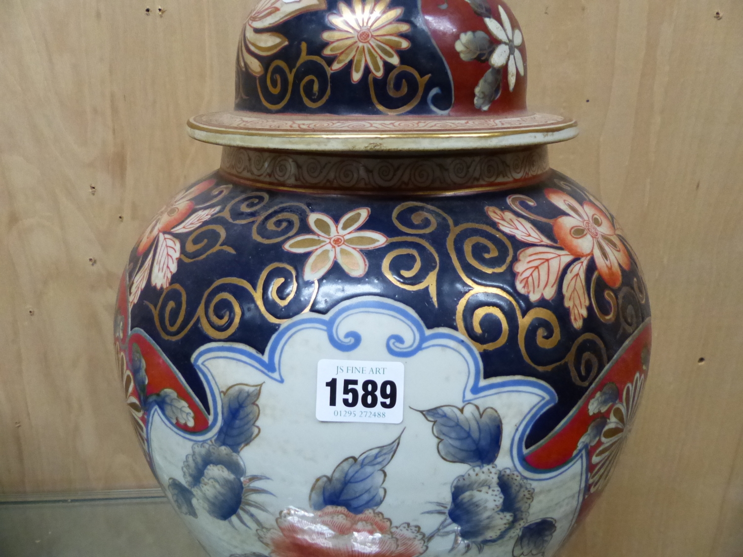 A CHINESE DECORATIVE IMARI PALETTE JAR AND COVER, ONCE A LAMP BASE. H 48cms. A WOOD STAND AND A - Image 7 of 10