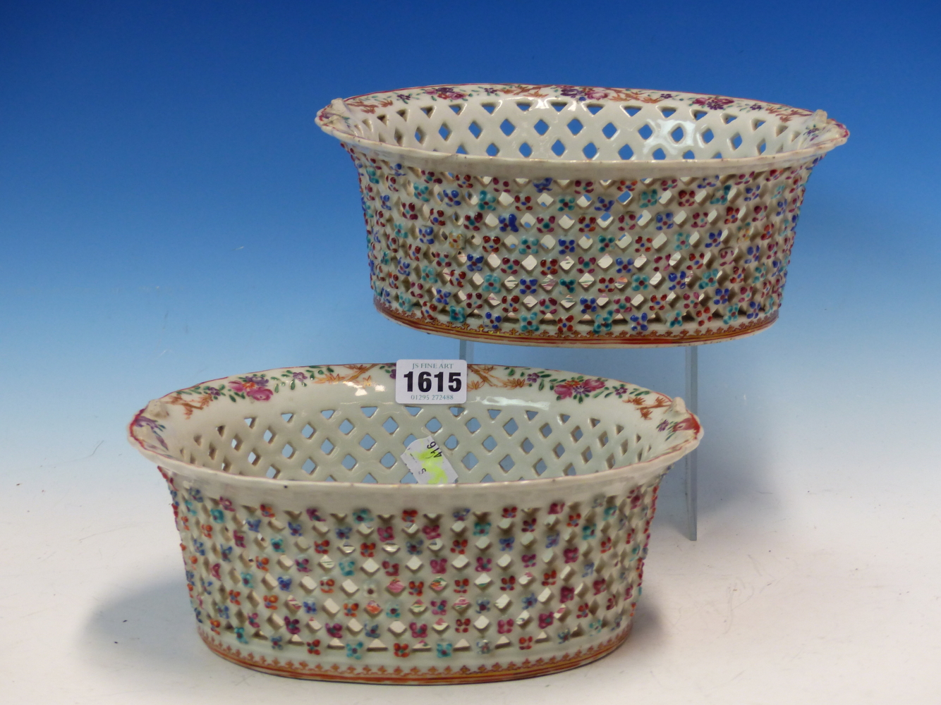 A PAIR OF CHINESE EXPORT BASKETS, THE WAVY RIMS GILT WITH BAMBOO ALTERNATING WITH FAMILLE ROSE