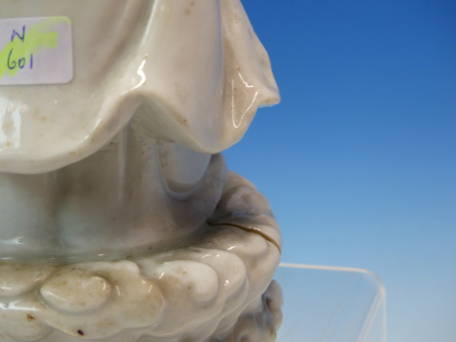 A BLANC DE CHINE FIGURE OF A FIERCE EYED MANDARIN STANDING ON A DOUBLE CLOUD PLINTH, HIS CHIN - Image 14 of 48