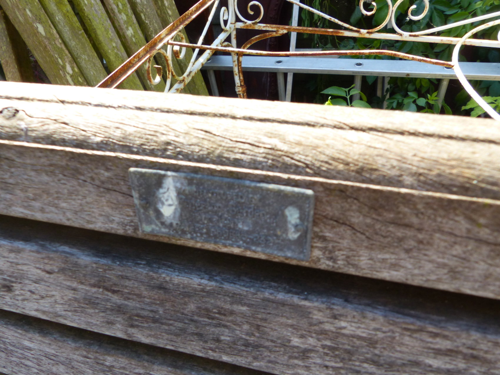 A LARGE OCTAGONAL TEAK GARDEN TABLE AND SIX CHAIRS TOGETHER WITH A SMALLER GARDEN TABLE. - Image 5 of 6