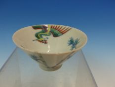 A CHINESE WUCAI TEA BOWL PAINTED WITH A PHOENIX AND BAMBOO, SIX CHARACTER MARK IN BLUE. Dia. 7.5cms.