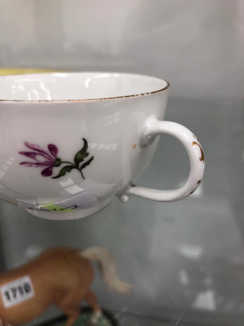 AN 18th C. MEISSEN CUP PAINTED WITH A COUPLE SEATED IN A LANDSCAPE TOGETHER WITH A YELLOW BORDERED - Image 16 of 31