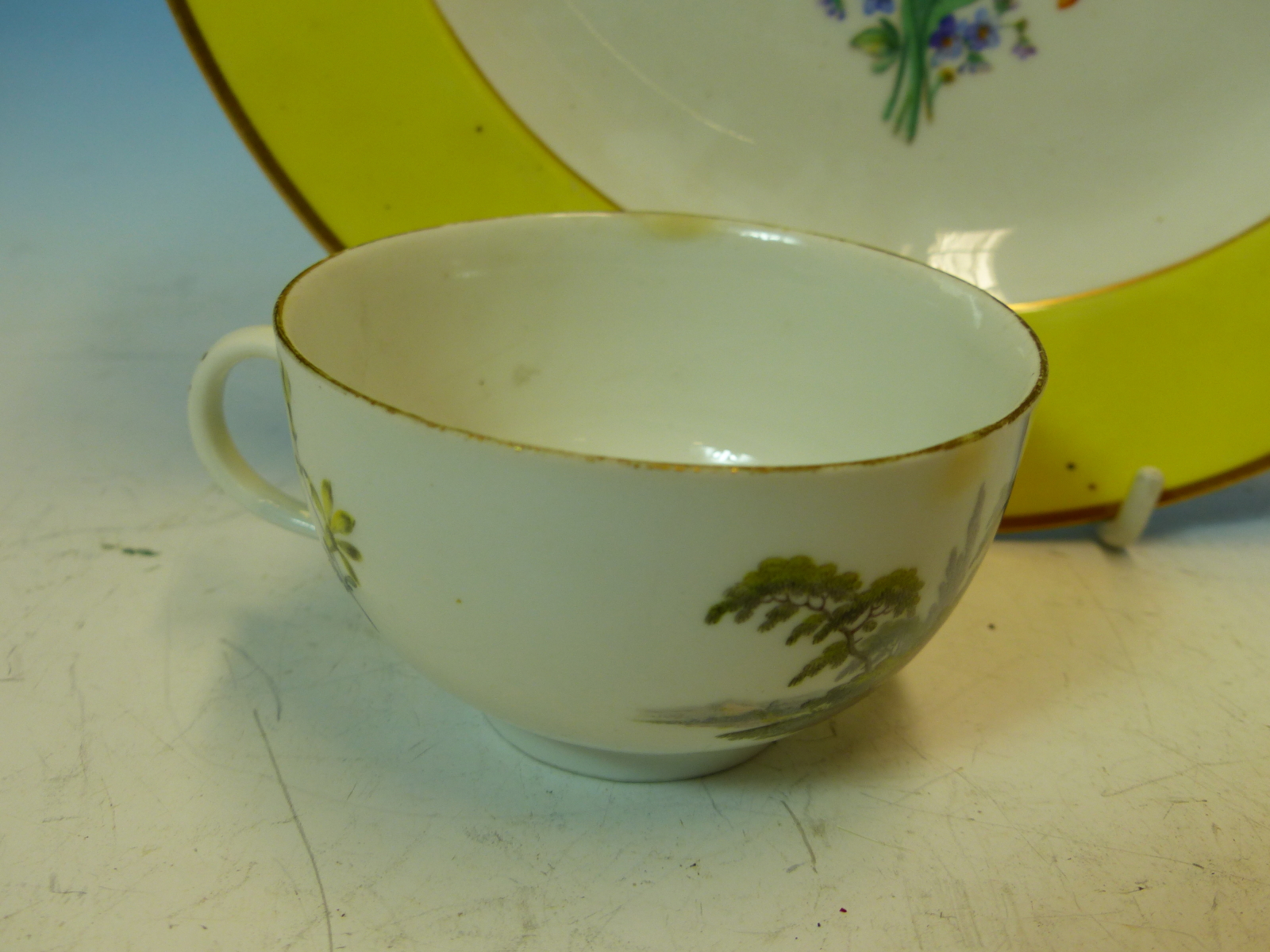 AN 18th C. MEISSEN CUP PAINTED WITH A COUPLE SEATED IN A LANDSCAPE TOGETHER WITH A YELLOW BORDERED - Image 2 of 31