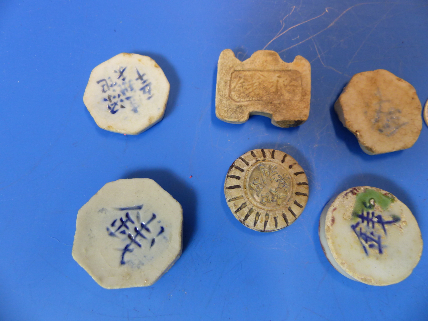 SIX CHINESE PORCELAIN GAMBLING TOKENS TOGETHER WITH MOTHER OF PEARL COUNTERS INITIALLED C, SOME - Image 7 of 10