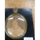 19th.C.ENGLISH SCHOOL. MINIATURE SILHOUETTE WATERCOLOUR PORTRAIT OF A GENTLEMAN WEARING A TOP HAT