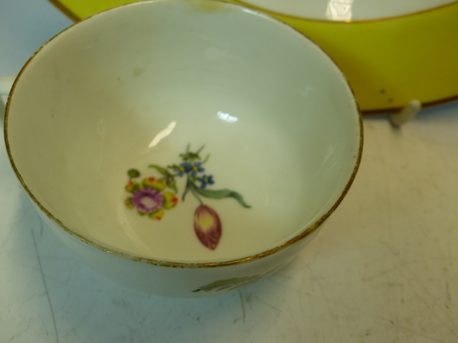 AN 18th C. MEISSEN CUP PAINTED WITH A COUPLE SEATED IN A LANDSCAPE TOGETHER WITH A YELLOW BORDERED - Image 3 of 31