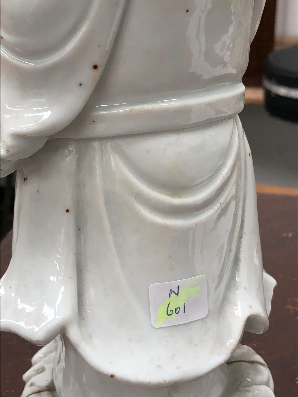 A BLANC DE CHINE FIGURE OF A FIERCE EYED MANDARIN STANDING ON A DOUBLE CLOUD PLINTH, HIS CHIN - Image 38 of 48