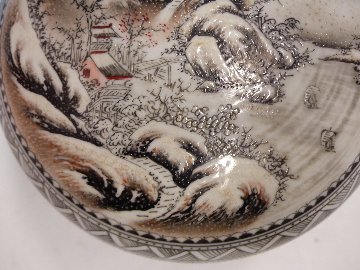 A CHINESE CIRCULAR COVERED BOX, DECORATED WITH A WINTER LANDSCAPE AND INSCRIPTION, CHARACTER MARK - Image 4 of 9