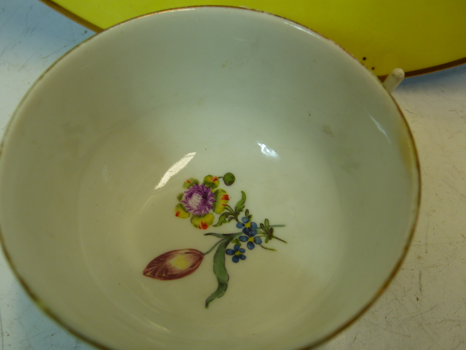 AN 18th C. MEISSEN CUP PAINTED WITH A COUPLE SEATED IN A LANDSCAPE TOGETHER WITH A YELLOW BORDERED - Image 5 of 31